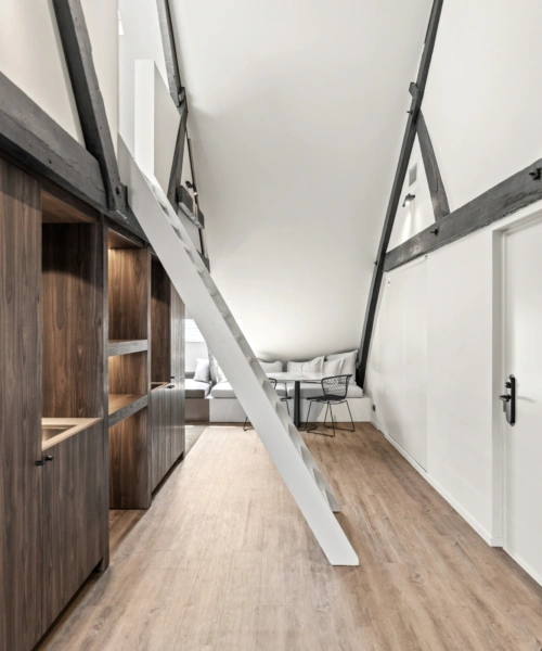 Interieur Japandi mezzanine hotel Gent